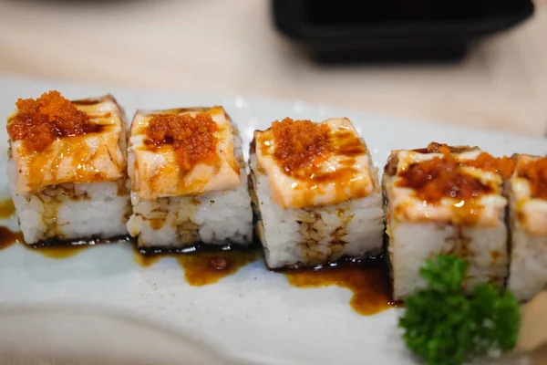 Grătar Sau Arde Rulouri Sushi Somon Nigiri Mâncare Tradițională Japoneză — Fotografie, imagine de stoc