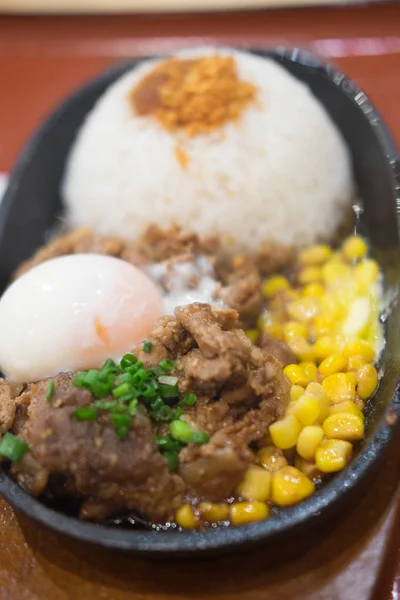 Teppanyaki Porco Com Ovo Milho Prato Quente Comida Japonesa — Fotografia de Stock