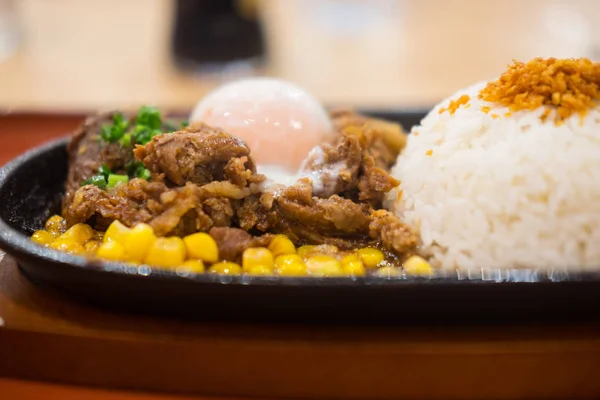 Vepřové Teppanyaki Vejcem Kukuřicí Vařiči Japonské Jídlo — Stock fotografie