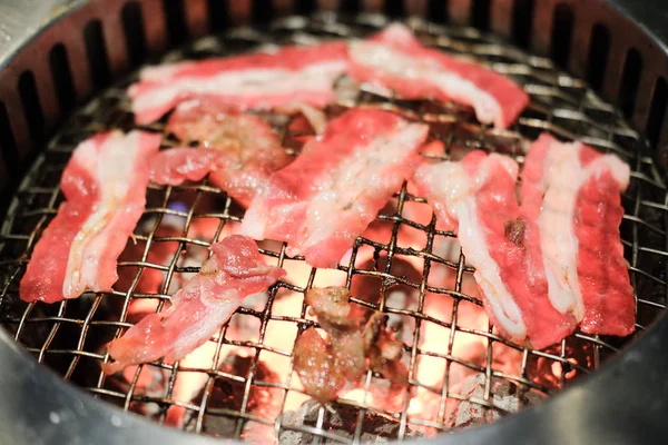 Carne Affettata Alla Griglia Sopra Carbone Legna — Foto Stock