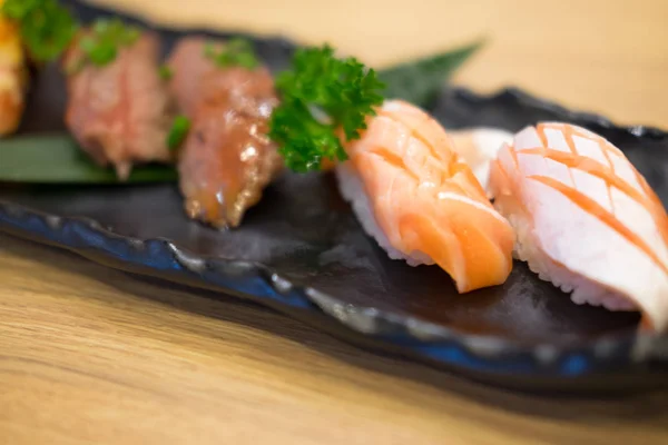 Mâncare Japoneză Set Diferite Tipuri Sushi Mâncare Japoneză Aproape Sushi — Fotografie, imagine de stoc