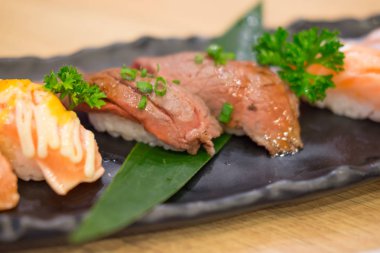 Suşi, set farklı türde Japon yemekleri Japon yemekleri, close up adlı suşi .