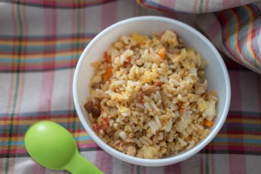 Sahanda yumurta beyaz kase çocuk için ev yapımı Gıda Tay Jasmine pilavlı