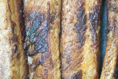 Lezzetli kızarmış kavrulmuş domuz kaburga kadar kapatın