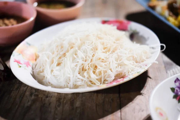 Νόστιμα Ταϊλανδικά Ανακατεύετε Τηγανητό Φιδέ Σερβίρονται Ταϊλανδέζικο Στιλ Τροφίμων Δείπνο — Φωτογραφία Αρχείου