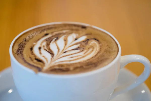 Xícara Café Quente Mocha Padrão Arte Latte Uma Xícara Branca — Fotografia de Stock