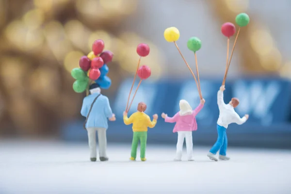 Minyatür Grup Mutlu Aile Balonlar Parti Mutlu Yeni Yıl Partisi — Stok fotoğraf
