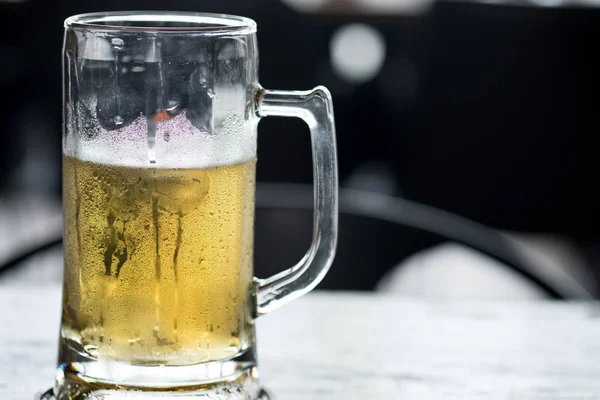 Cerveza Vaso Con Gotas Agua —  Fotos de Stock