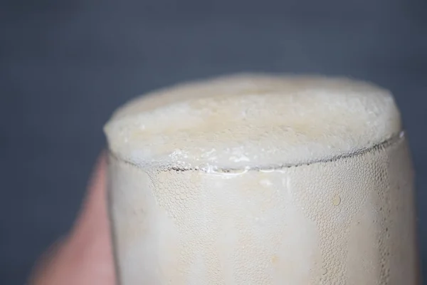 Vista Cerca Vaso Cerveza Fresco Apetitoso Lleno Espuma — Foto de Stock