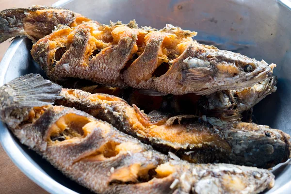 Fried Yılanbaşı Balık Için Tay Aşçı Hazır Çizgili — Stok fotoğraf