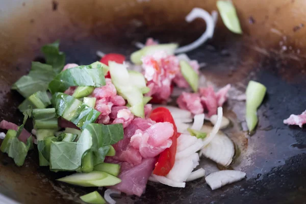 Mexa Porco Frito Vegetal Uma Panela Quente Uma Cozinha — Fotografia de Stock