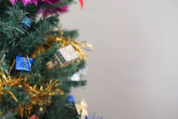 Gift Box Hanging Pine Tree Branch Christmas Decoration — Stock Photo, Image