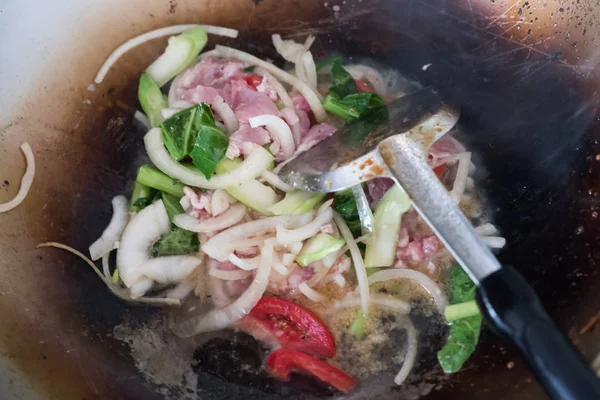 Mexa Porco Frito Vegetal Uma Panela Quente Uma Cozinha — Fotografia de Stock