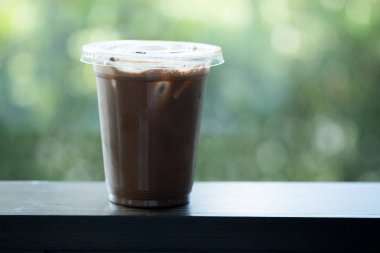 Buzlu Mocha bulanıklık doğa arka plan ile kahve