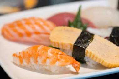 Tay pişirme için olgunlaşmış domates malzemeler dilimlenmiş