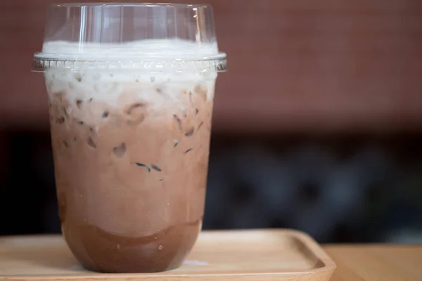 Eiskaffee Mokka Mit Schaummilch Obenauf Der Tasse Zum Mitnehmen — Stockfoto