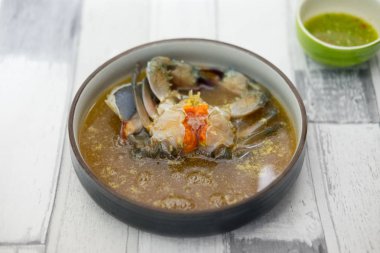 Turşu deniz Yengeç yumurta balık soslu baharatlı sos ile yemek Tay füzyon gıda