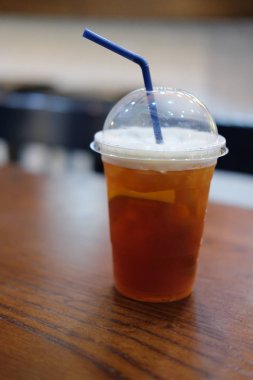 Portakal ve buzlu kahve