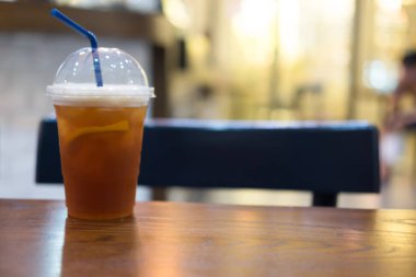 Portakal ve buzlu kahve