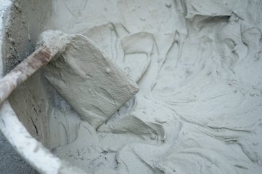 Karışık harç çimento kap içinde