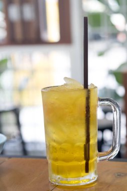 Bitkisel içki chrysanthemum çayı buz ile