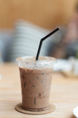 Buzlu Mocha kahve siyah saman ile 