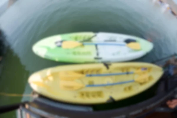 İki Kano su üzerinde arka plan bulanıklık — Stok fotoğraf