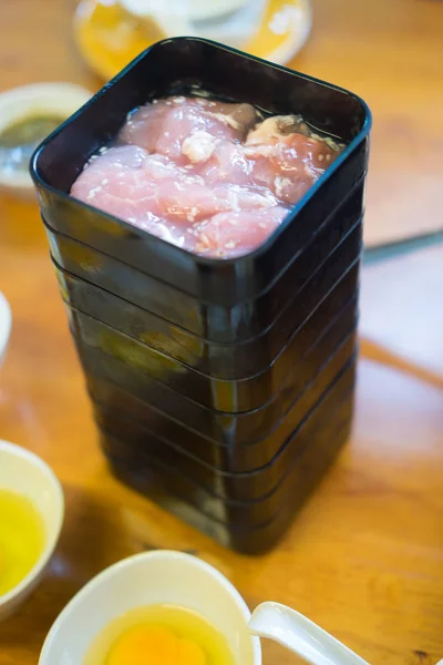 Aantal ingrediënten voor warme pot op houten tafel — Stockfoto