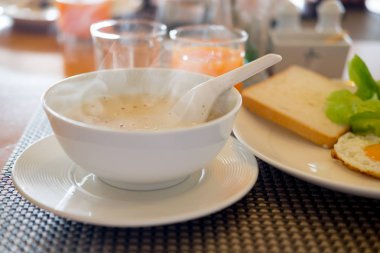 Lapa veya otel beyaz kase haşlanmış pirinç kapatın