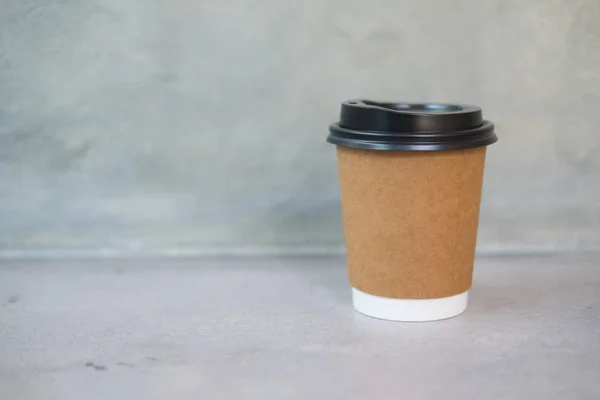 Kaffeetasse mit Deckel — Stockfoto