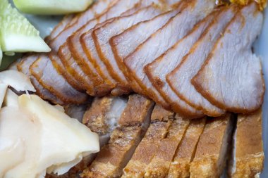 Çin mangalda kırmızı Kızartma domuz eti ve Çin gevrek çıtır domuz