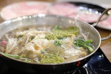 Shabu geleneksel Kore veya Sukiyaki Japon geleneksel