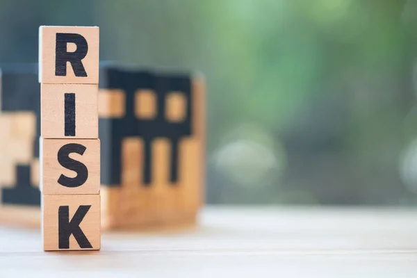Holz Buchstabenblock in Wort Risiko — Stockfoto