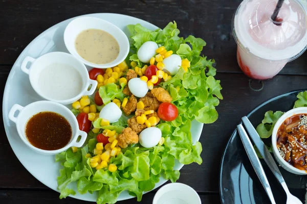 Salada hidropônica vegetal — Fotografia de Stock