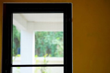 Arka plan bahçesinde ile kapı