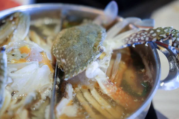 Cangrejos de mar en la olla shabu-shabu —  Fotos de Stock