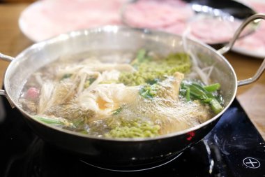 Shabu geleneksel Kore veya Sukiyaki Japon geleneksel