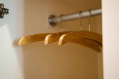 Ahşap boş askıları 