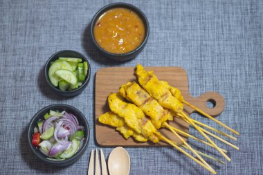 Fıstık sosu ile yeme domuz Satay