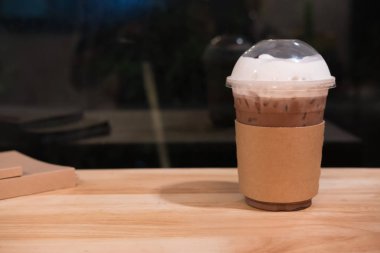 Buzlu çikolata veya buzlu kakao cam