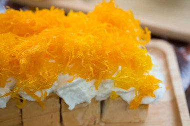 Krem ve altın yumurta sarısı iplik ile tost (Foythong), Tay yaratıcı tatlı