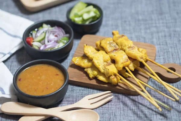 Fıstık sosu ile yeme domuz Satay