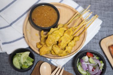 Tay tarzı rosto domuz şiş (Domuz biftek)