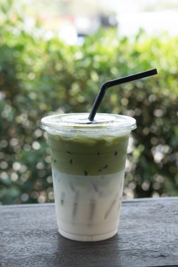 Buzlu matcha veya buzlu matcha yeşil çay