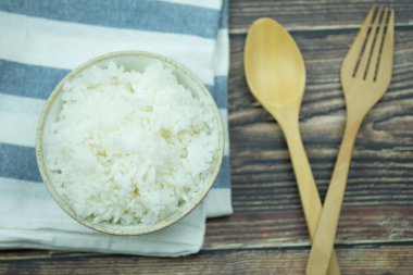 Bir kase içinde yasemin pirinç üst görünümü