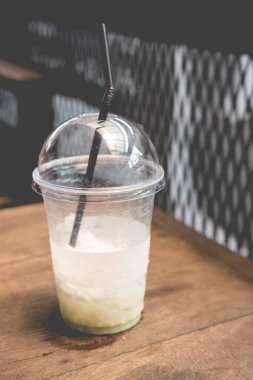 İçecek bittikten sonra plastik cam