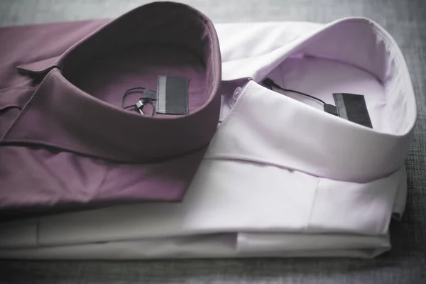 Camisa de algodão roxo dobrado mens — Fotografia de Stock