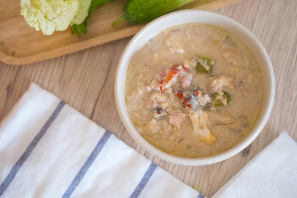 Minced crab in coconut milk served with fresh vegetable (Thai fo — Stock Photo, Image