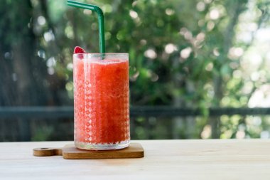 Gözlüktaze çilek smoothie