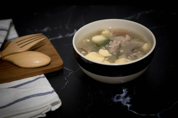 Porco picado e ovo tofu sopa quente — Fotografia de Stock